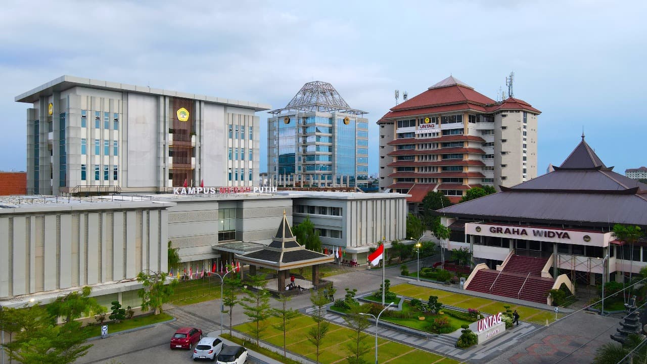 Bukan Sekadar Julukan, Ini Alasan Untag Surabaya Dikenal sebagai Kampus Merah Putih