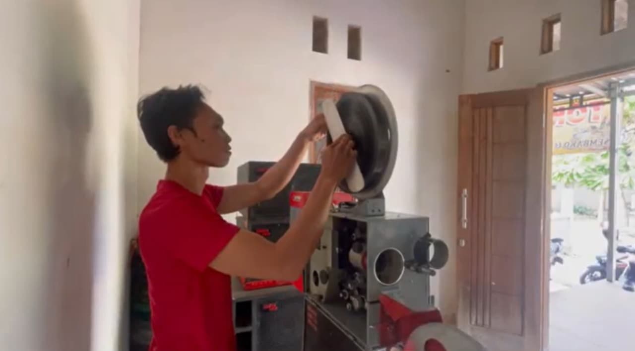 Bulan Kemerdekaan, Persewaan Proyektor Film Jadul di Jombang Meningkat