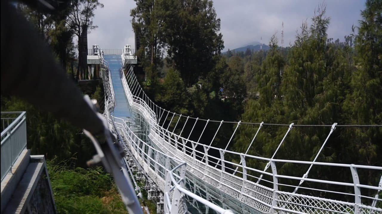 Bromo Ditutup Tanpa Batas Waktu, Sky Bridge di Probolinggo Jadi Alternatif Wisata