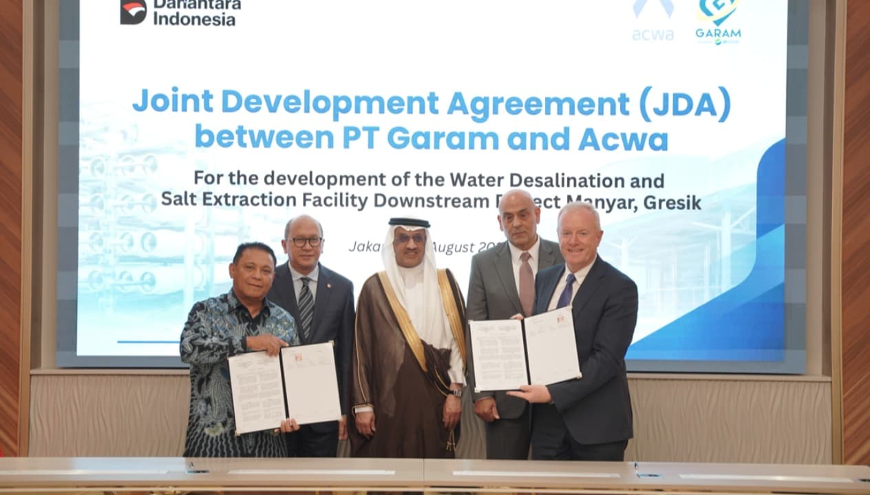 PT Garam dan ACWA Power Tandatangani JDA Pengembangan Proyek Terintegrasi Desalinasi Air Laut dan Garam Industri