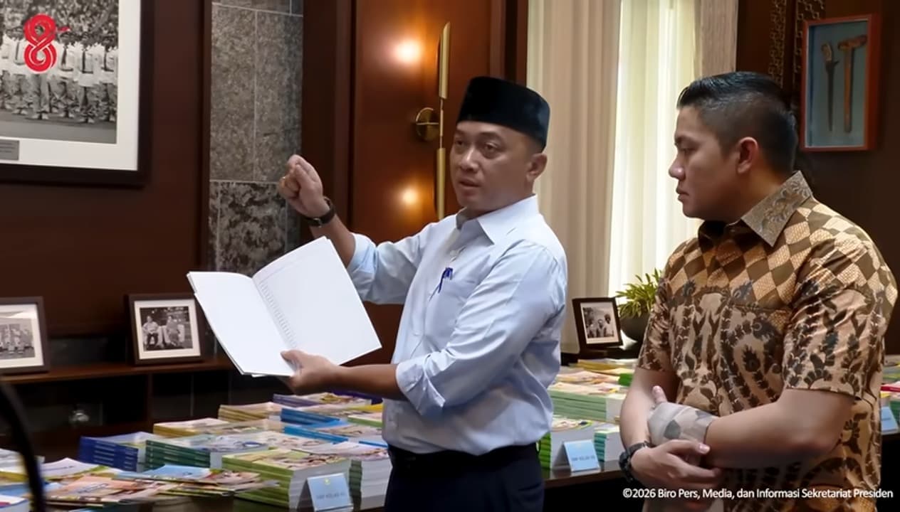 Buku Pelajaran SD hingga SMA Akan Diperbarui, Prabowo Soroti Kualitas dan Ukuran Tulisan
