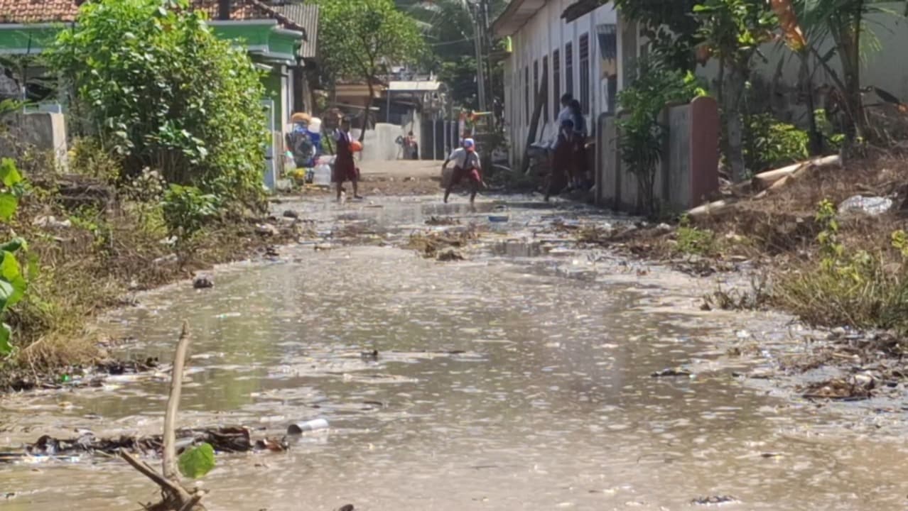 Gelombang Pasang Terjang Pantai Sidem Tulungagung, Air Laut Naik 25 Meter ke Daratan