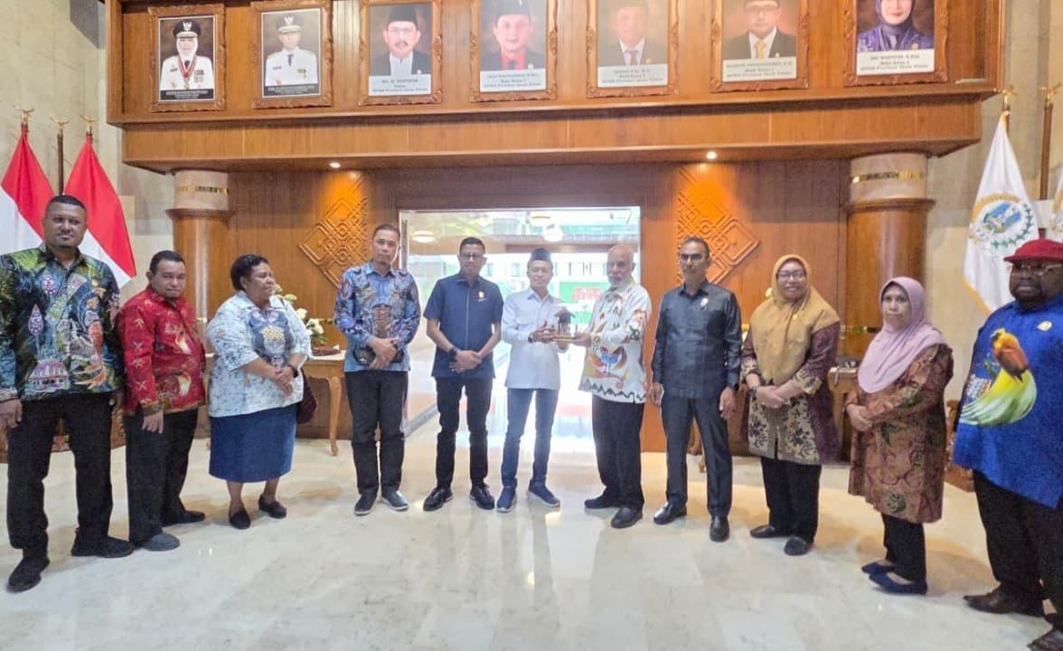 DPRD Jatim Terima Kunjungan Komisi I DPRD Papua Barat, Bahas Tata Kelola Anggaran Hingga Pokir