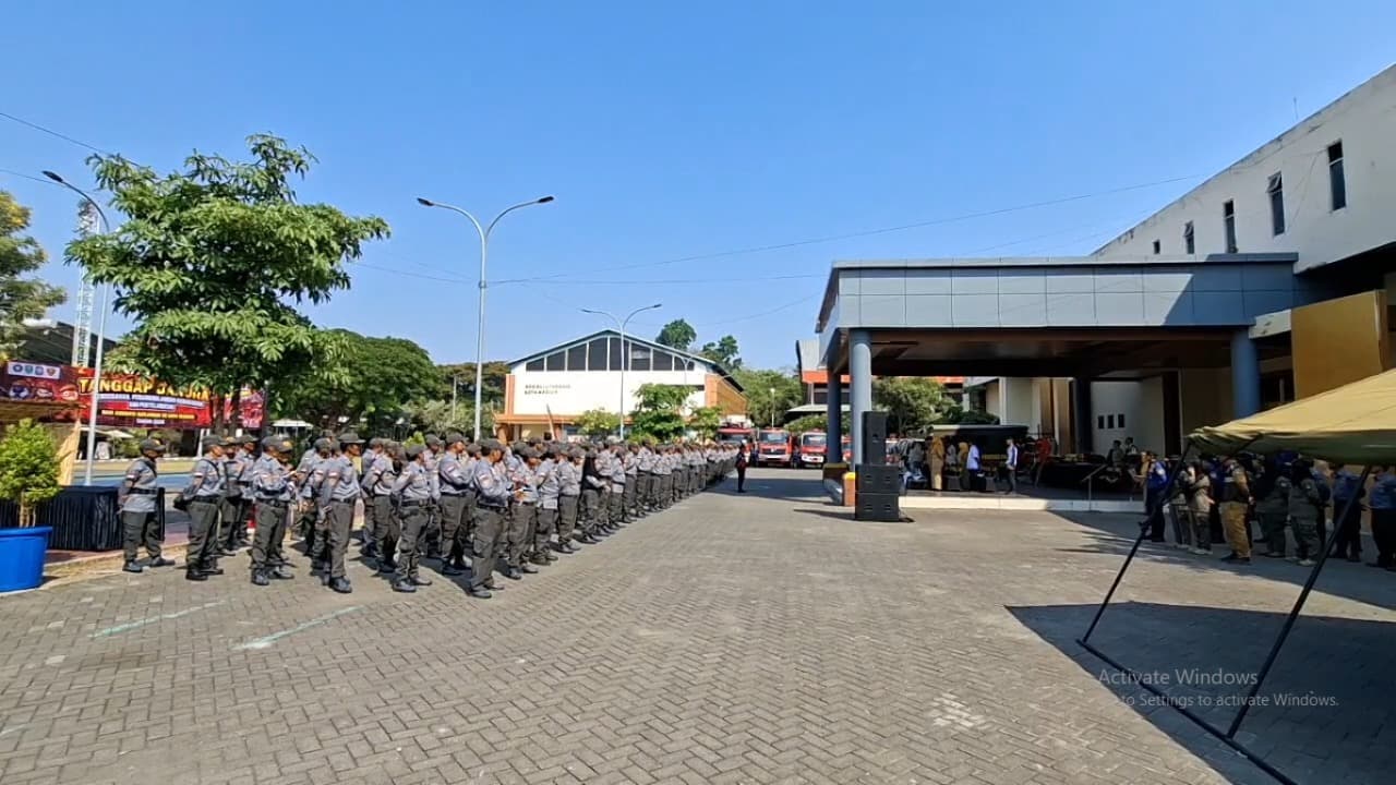 Rumah Bambu Terbakar, Ratusan Satlinmas Dilatih Tanggap Kebakaran