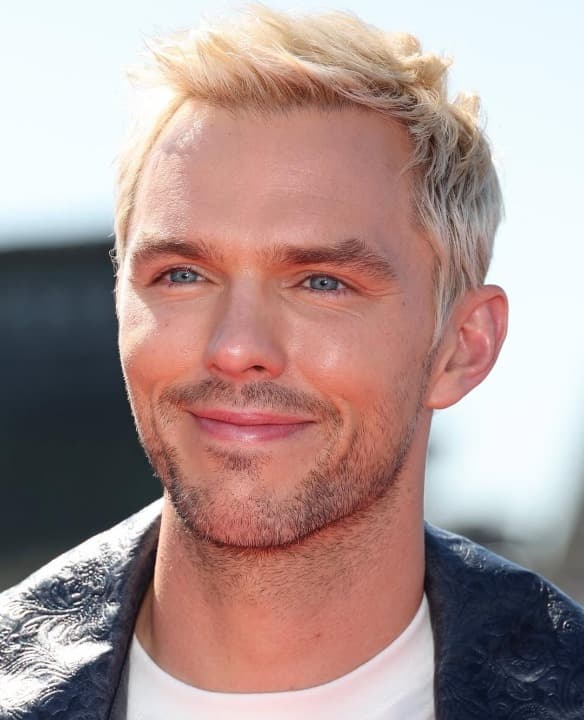 Nicholas Hoult Resmi Jadi Gilderoy Lockhart di Serial Harry Potter HBO