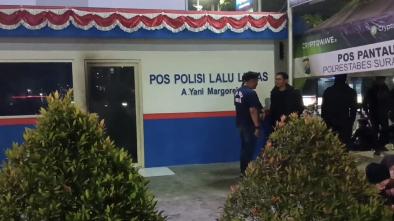 Pos Polisi Bundaran Waru dan Margorejo Dilempar Bom Molotov