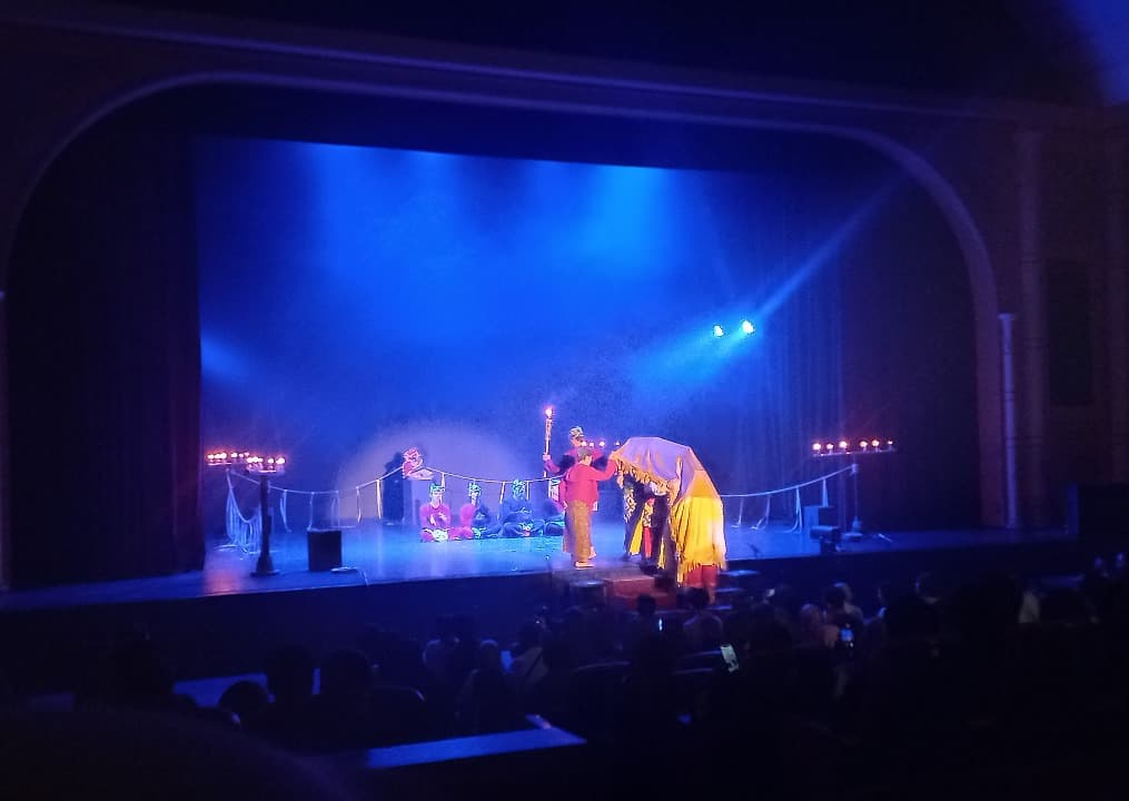 Leburnya Seni Sandur dengan Teater dalam “Lemah Ninggal Warah” Sedhet Srepet Bojonegoro