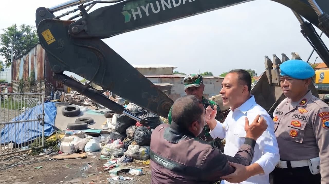 Eri Cahyadi Tertibkan Pengolahan Sampah Ilegal Seluas 1,4 Hektare di Keputih