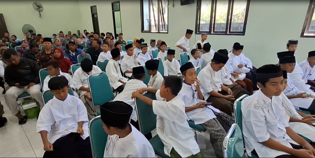 51 Anak di Kediri Ikuti Khitan Gratis Metode Laser, Dapat Uang Saku hingga Sembako