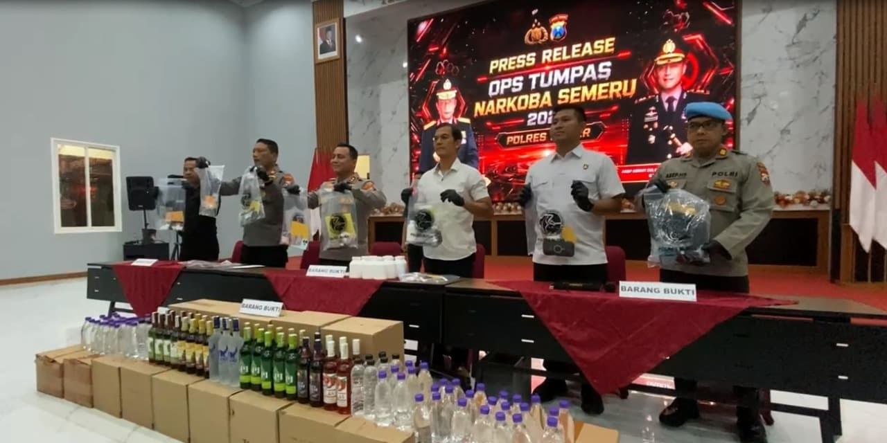 Ibu Rumah Tangga di Blitar Jadi Pengedar Pil Dobel L, Polisi Amankan 13 Tersangka