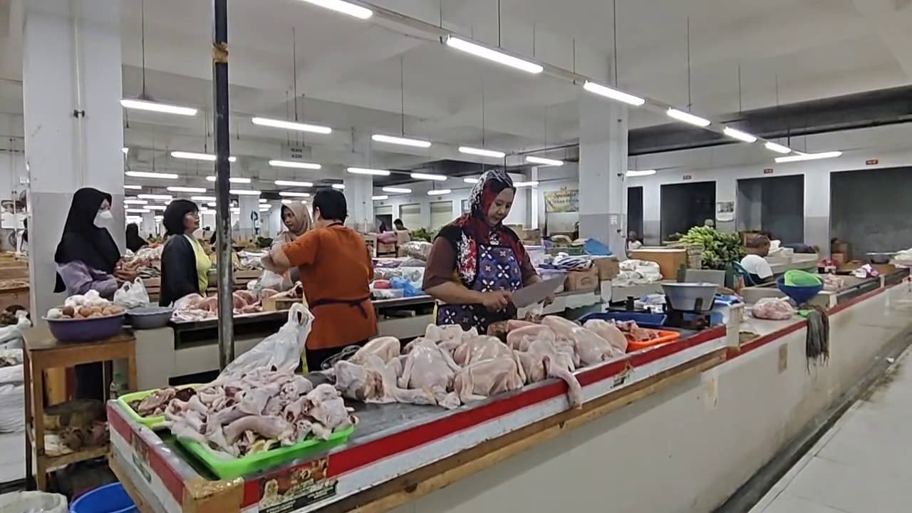 Harga Daging Ayam Melambung, Pedagang dan Konsumen Makin Tertekan