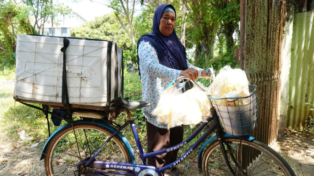 Janda Penjual Kerupuk Keliling di Probolinggo Naik Desil 2 Menjadi 6-10, Bansos Tak Lagi Cair