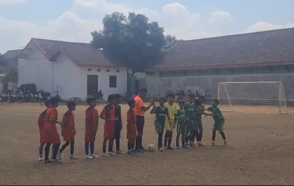 Pemanasan Jelang Piala Wali Kota, Ratusan Siswa SD di Blitar Unjuk Gigi Dalam Festival Sepak Bola