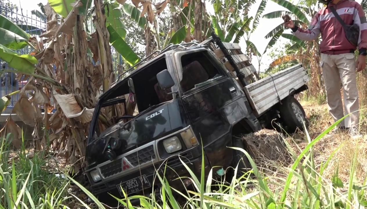 Kecelakaan Pikap dan Sepeda Motor di Kota Madiun, Dua Orang Dilarikan ke Rumah Sakit