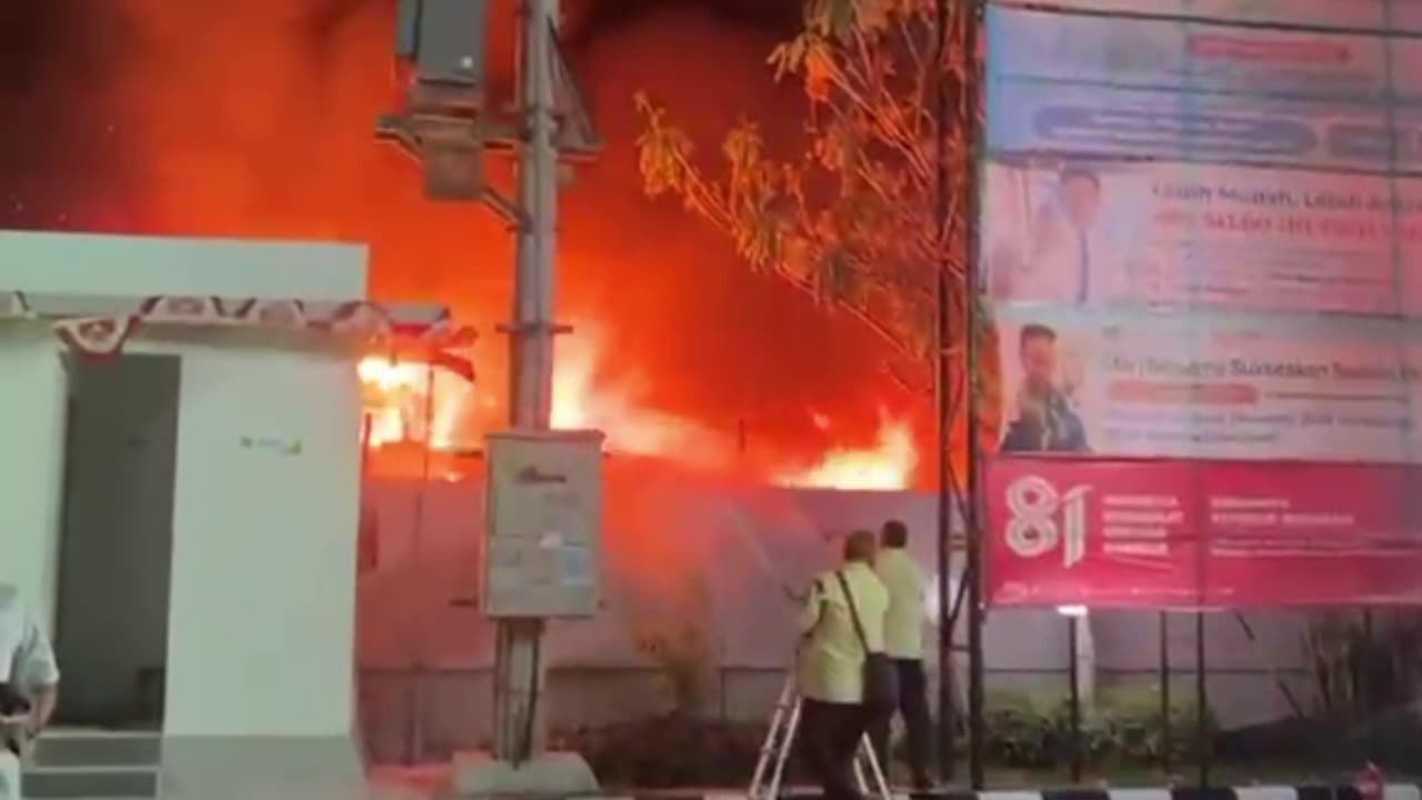 Diduga Akibat Tungku Tradisional, Warung Makan Ludes Terbakar