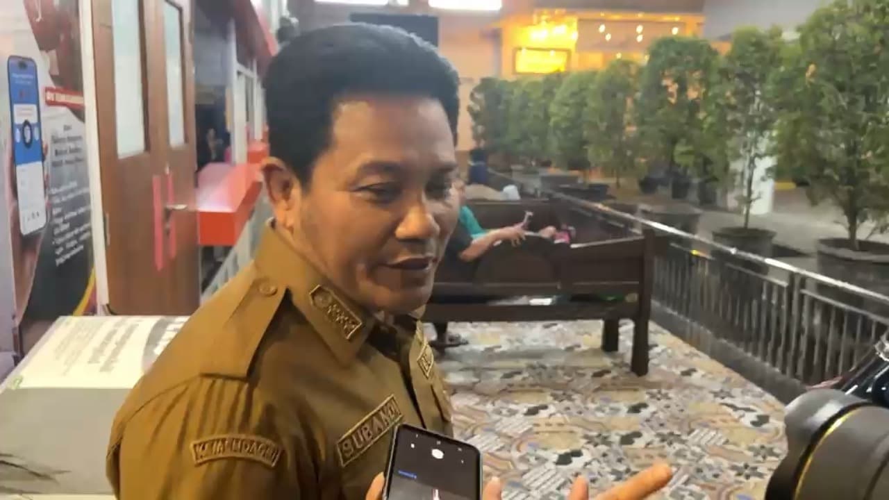 Bupati Subandi Datangi RSUD Notopuro, Pantau Santri Diduga Keracunan MBG