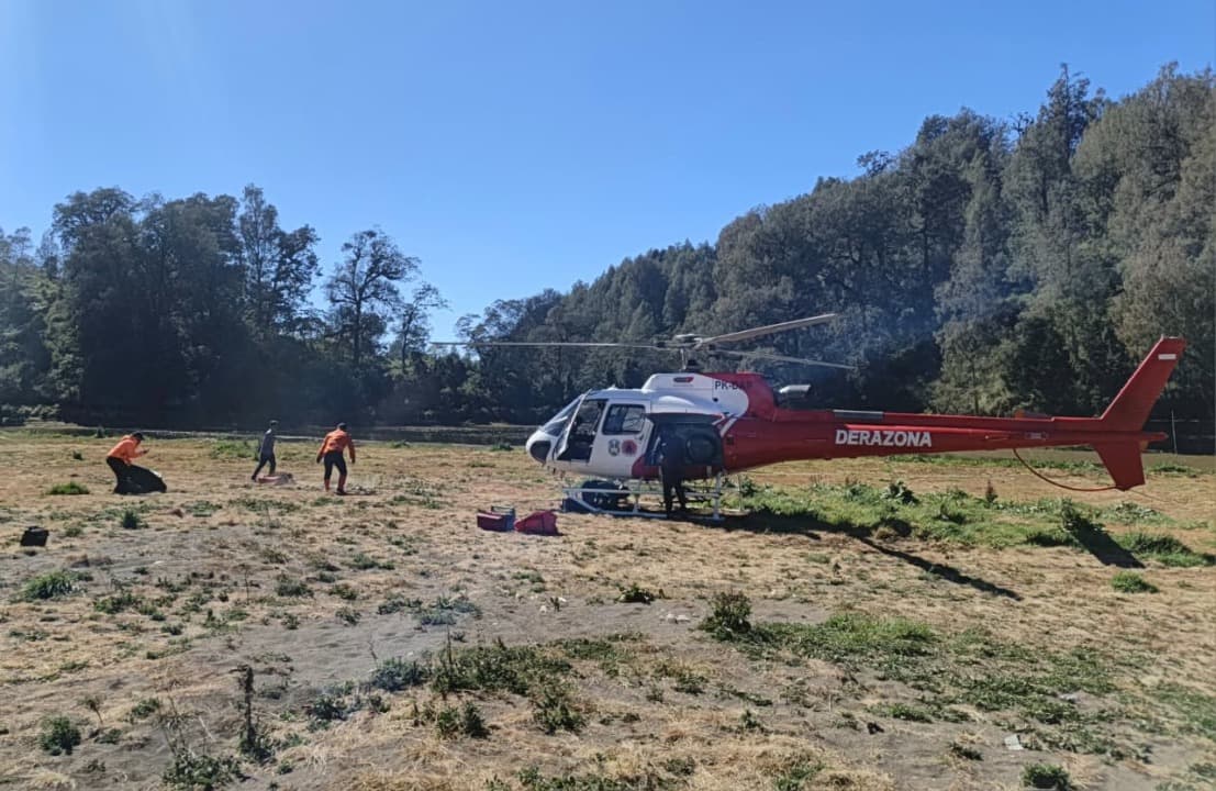 BPBD Jatim Mulai Kerahkan Helikopter Water Bombing Padamkan Api Karhutla Gunung Semeru