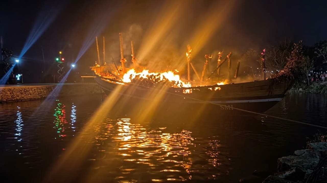 Dua Kapal Nelayan di Tuban Ludes Terbakar