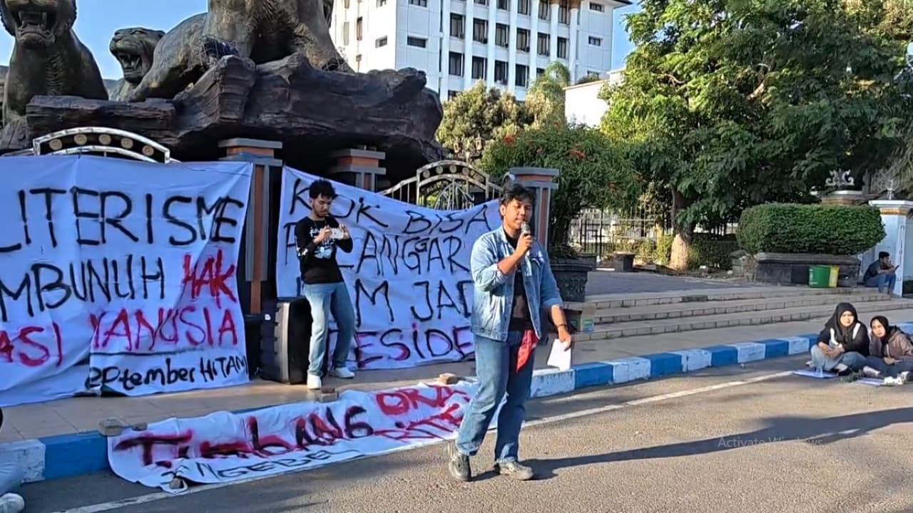 Gelar Aksi September Hitam, Mahasiswa Sorot HAM hingga Tambang Ngebel
