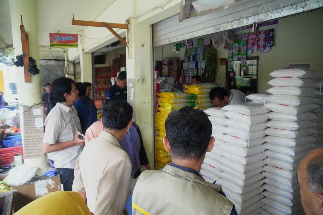 Isu Takaran Beras SPHP Berkurang , Polres Pacitan Sidak Pasar