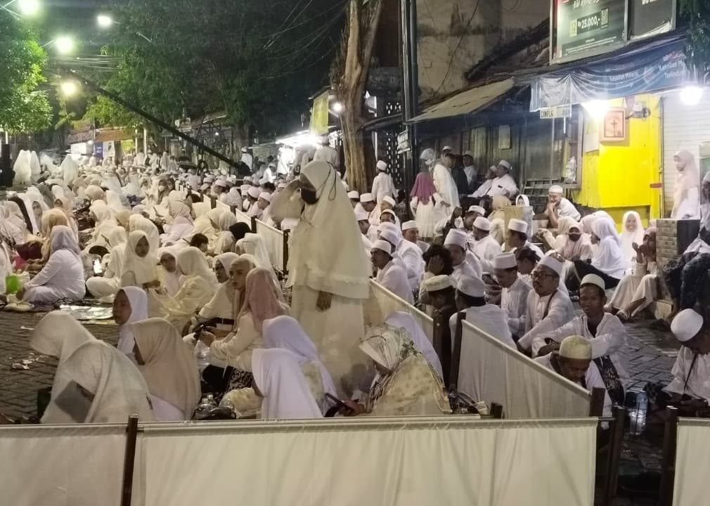 ArsyGas Turut Sukseskan Haul Kanjeng Sunan Giri, Berikan Konsumsi ke Ribuan Santri