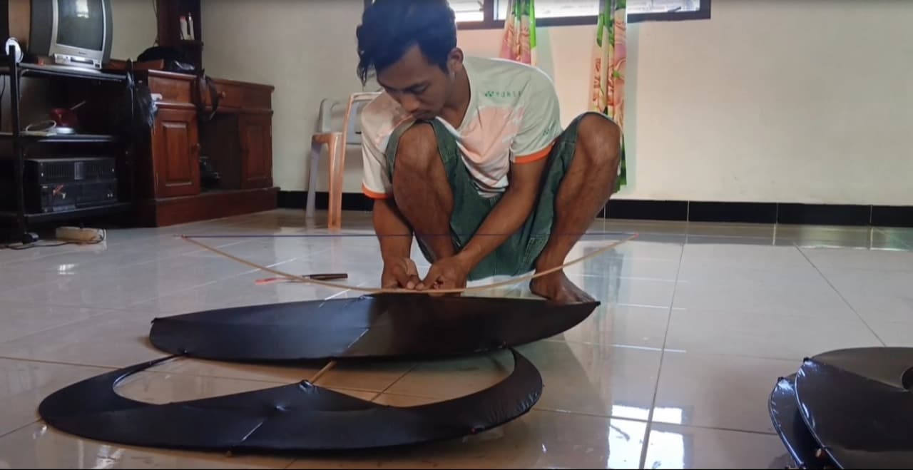 Dari Hobi Jadi Bisnis, Rian Sukses Sulap Kerajinan Layangan Jadi Sumber Penghasilan