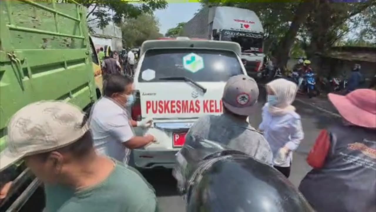 Dahului Truk, Pemotor Tewas di Jalur Pantura Situbondo
