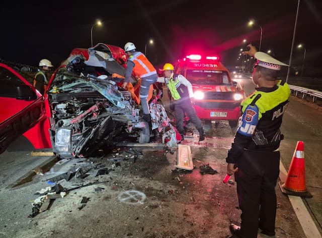 Sopir Mengantuk, Hiace Tabrak Truk di Tol Jomo, 4 Orang Tewas