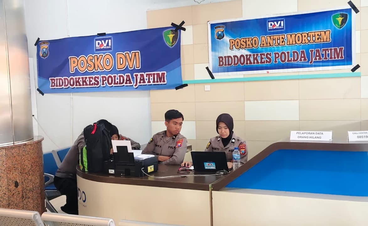 Polda Jatim Siagakan Posko DVI dan Ante Mortem, Keluarga Penumpang Virgo Mulai Berdatangan Ke Gapura Surya
