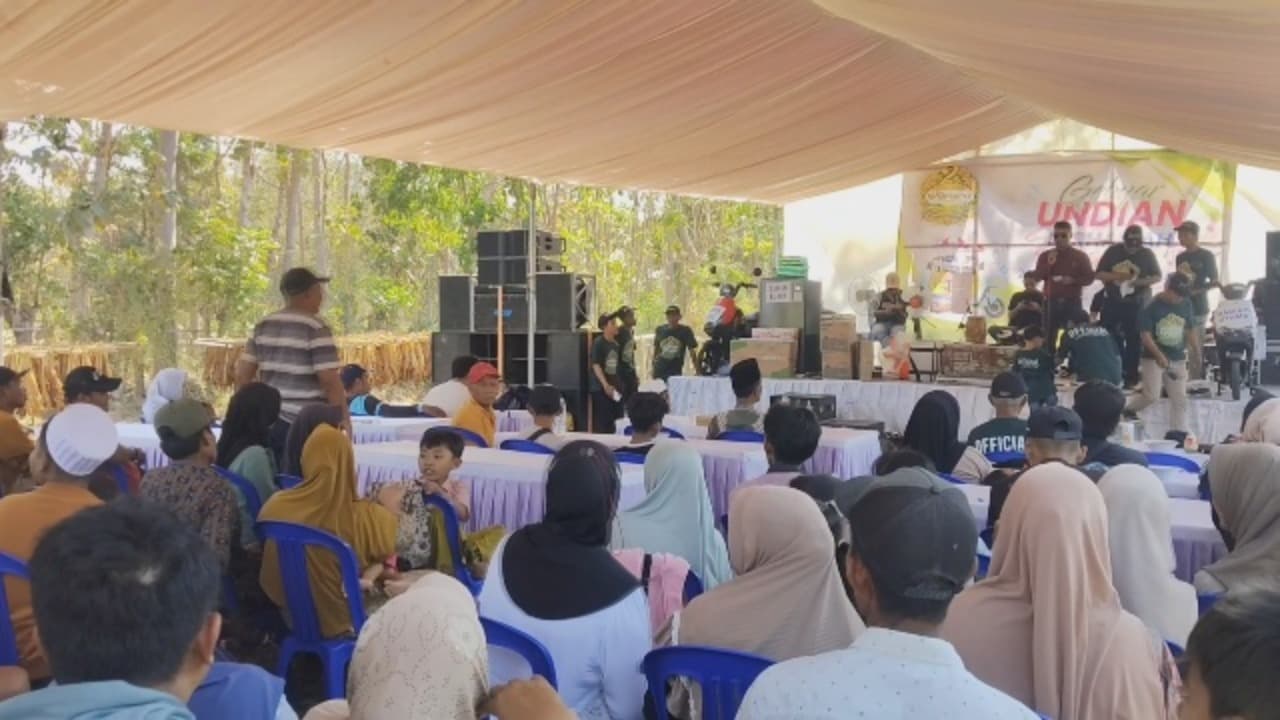 Anniversary AB Makmur, Petani Dapat Pupuk Gratis