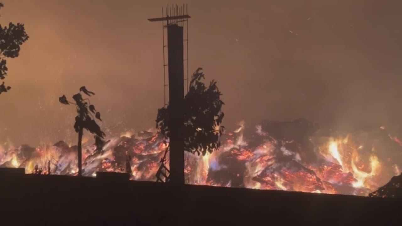 Lahan Limbah Kayu Terbakar, Api Sulit Dipadamkan