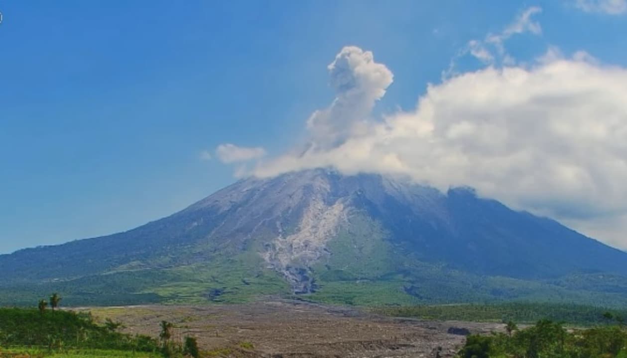 Hoaks Semeru Beredar, BPBD Ingatkan Dampak