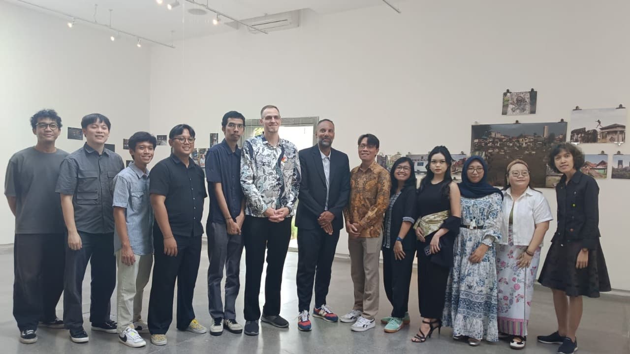 12 FOTOGRAFER ANGKAT SISI SURABAYA YANG JARANG TERLIHAT