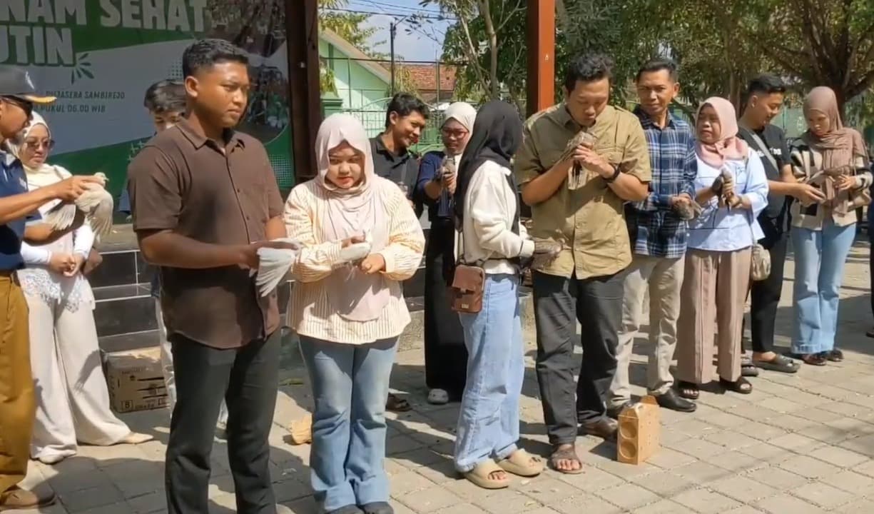 Unik! Mau Menikah di Desa Sambirejo Trenggalek, Calon Pengantin Wajib Lepas Sepasang Burung ke Alam Liar