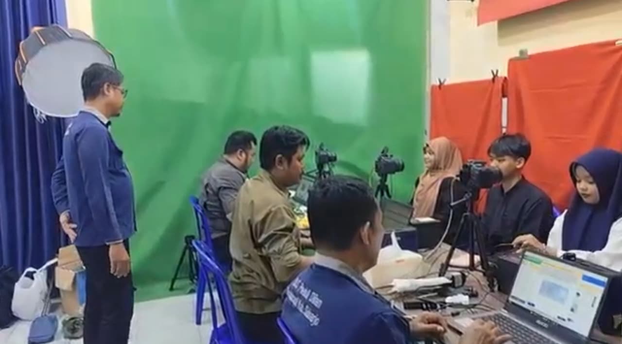 Dispendukcapil Jemput Bola Rekam E-KTP Pelajar