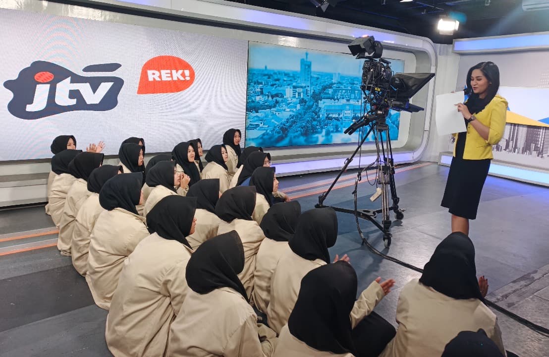 Belajar Broadcasting, 45 Siswa SMK Nurul Qarnain Jember Kunjungi JTV Surabaya