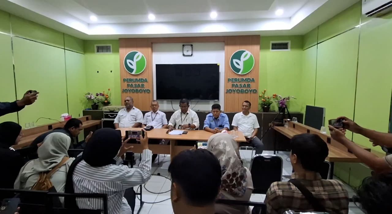 Perumda Pasar Joyoboyo Bongkar Penguasaan Puluhan Kios, Pedagang Diberi Waktu 7 Hari