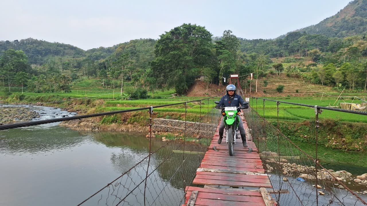 Mantri BRI Tak Gentar Lewati Pegunungan demi Warga Garut Selatan