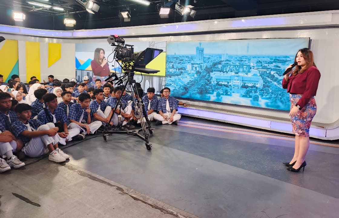 Kenali Industri Media, 109 Siswa SMK PGRI 1 Malang Kunjungi JTV Surabaya