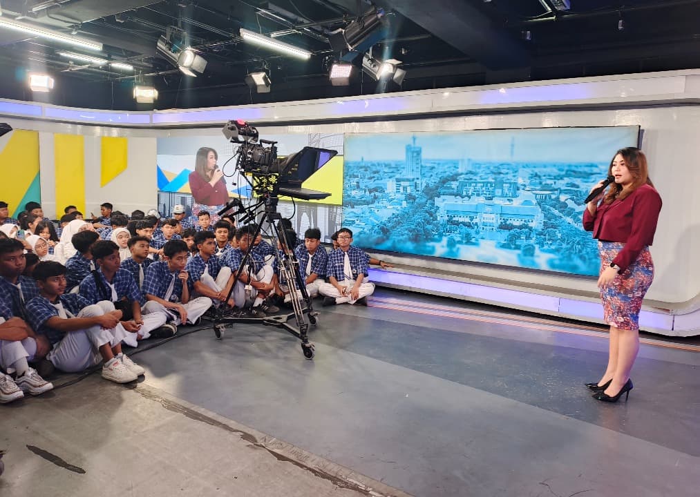Kenali Industri Media, 109 Siswa SMK PGRI 2 Malang Kunjungi JTV Surabaya