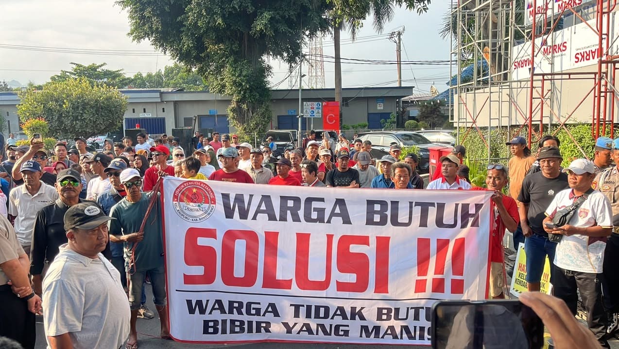 Macet Berulang Ratusan Warga Ketapang Geruduk Pelabuhan