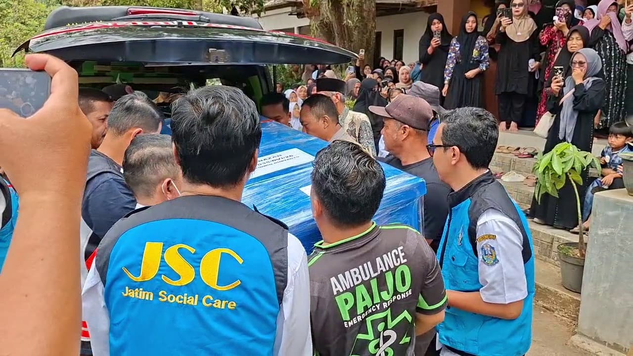 Jenazah Korban KM Virgo Transport 8 Dimakamkan di Samping Makam Sang Kakak