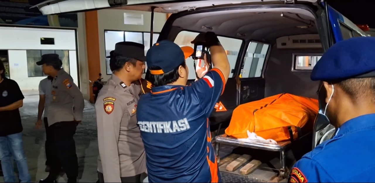 Mayat Tanpa Busana Mengambang di Teluk Popoh Tulungagung, Diduga Pemuda Asal Jombang