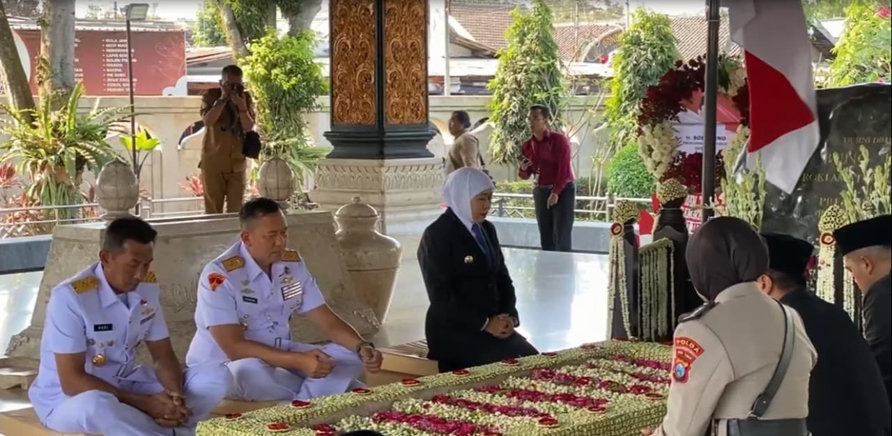 Gelar Ziarah HUT Jatim ke-81, Khofifah Ziarah ke Makam Bung Karno