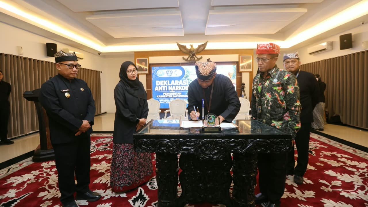 Pejabat Banyuwangi Jalani Tes Urine dan Tandatangani Pakta Integritas Bebas Narkoba