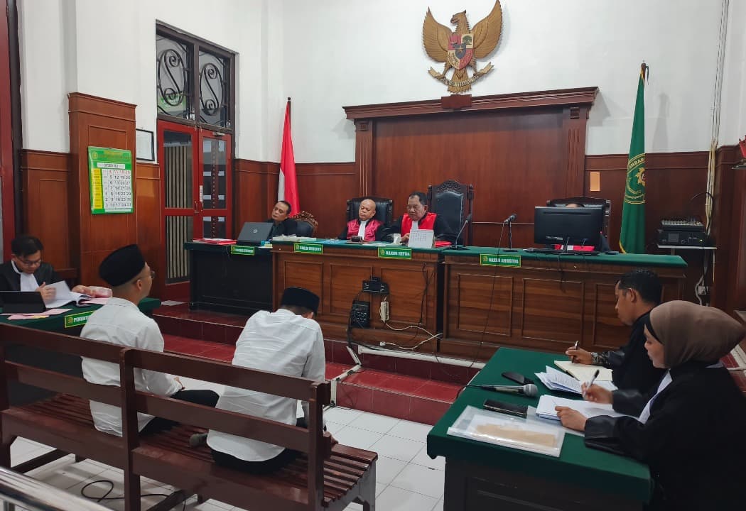 Sidang Pedagang Buah di Surabaya, Kedua Terdakwa Ungkap Dimintai Uang Damai Miliaran Rupiah Oleh Korban