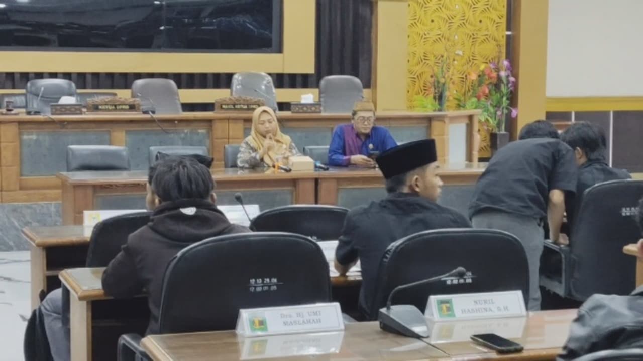 BEM Desak Seluruh Anggota DPRD Tes Urine