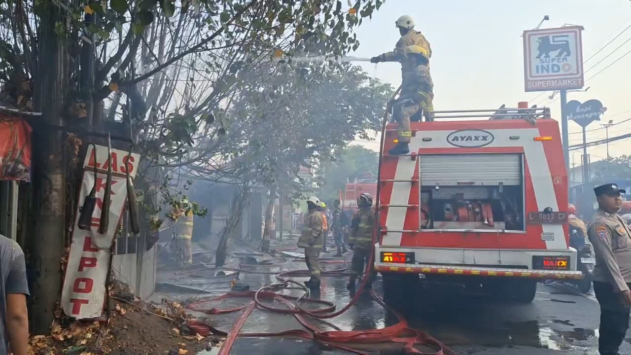 Bengkel Shock Breaker di Jalan Mastrip Surabaya Terbakar, Pemilik Luka Bakar