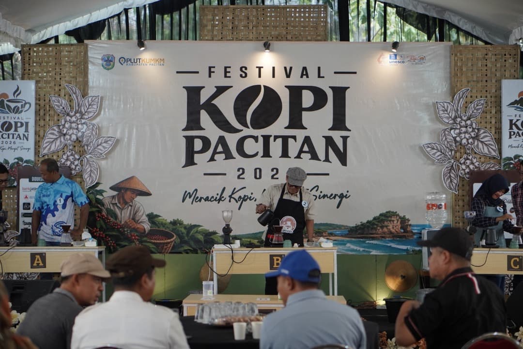 Momen Kepala Dinas Jadi Barista, Bupati Pacitan Siapkan Gebrakan Kopi Lokal