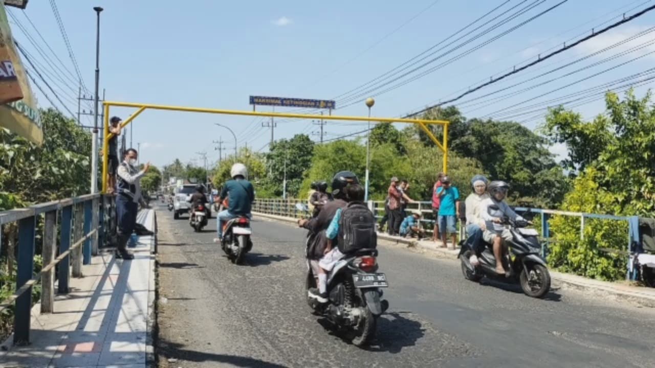 Jembatan Koncer Dipasangi Portal, Truk Dilarang Lewat